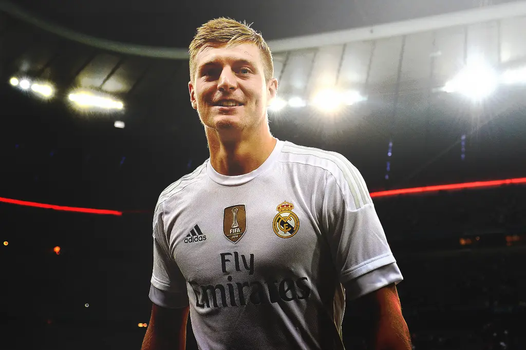 Real Madrid hand Manchester United an opportunity to land Toni Kroos for free. 