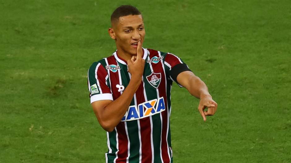 Manchester United Join The Race To Sign £17.9m Brazilian Sensation: Agent Hints At A Possible Move