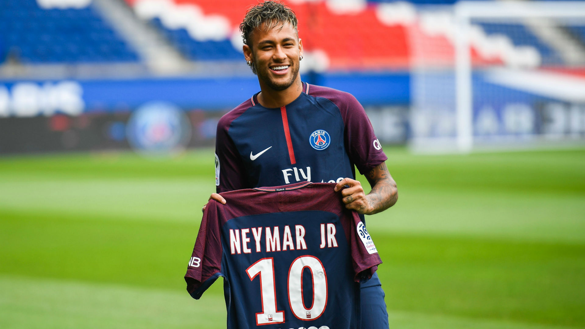 Transfer News: Manchester United linked with a sensational move for Neymar Jr.