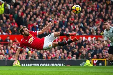 Manchester United - We call him El Mago for a reason 😍👏 Juan Mata 🎩