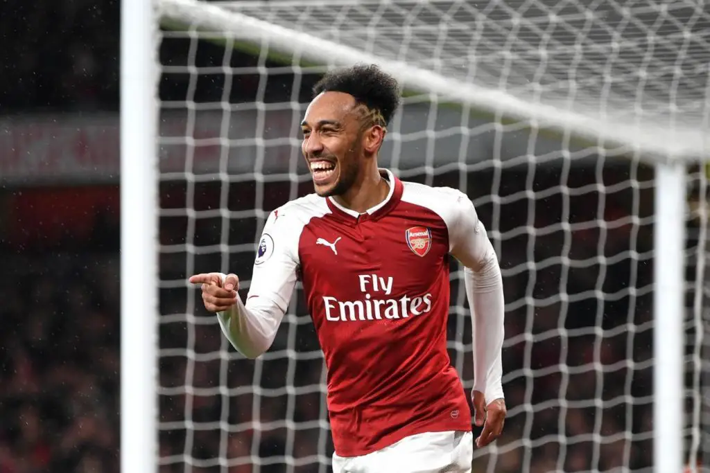 Louis Saha has advised Aubameyang to sign for Manchester United