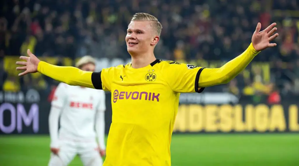 Erling Haaland celebrating a goal for Borussia Dortmund.