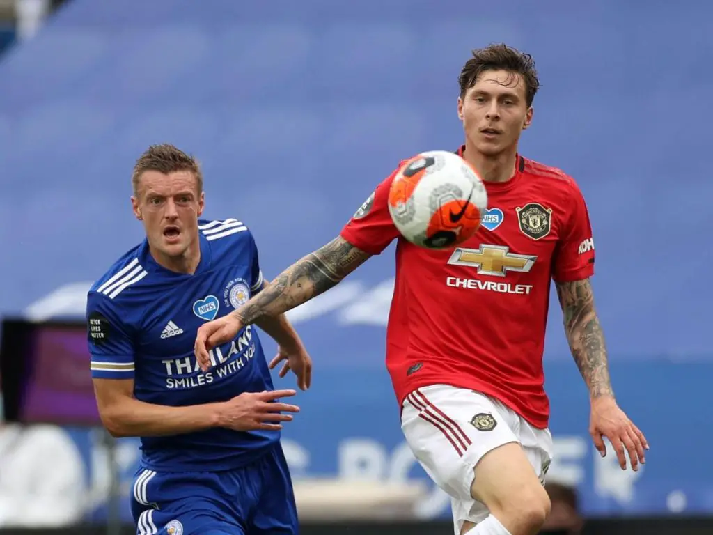  Manchester United legend, Paul Scholes has urged Ole Gunnar Solskajer not to deploy Victor Lindelof at right-back.