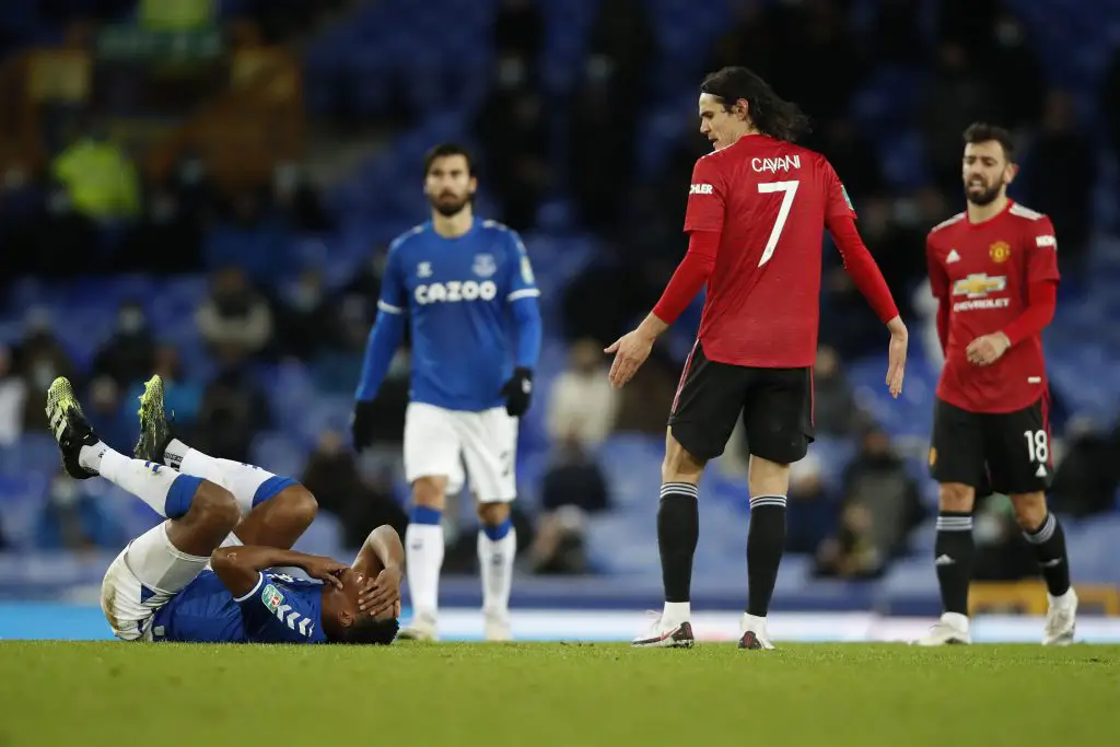 Edinson Cavani seemed to grab Yerry Mina by the throat and shove him to the ground in the quarter-final match between Everton and Manchester United. (GETTY Images)