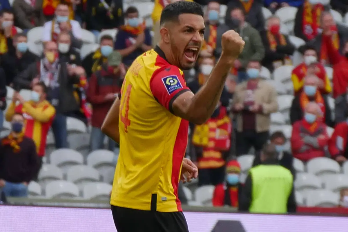 Manchester United are eyeing a move for RC Lens' Argentine defender Facundo Medina.