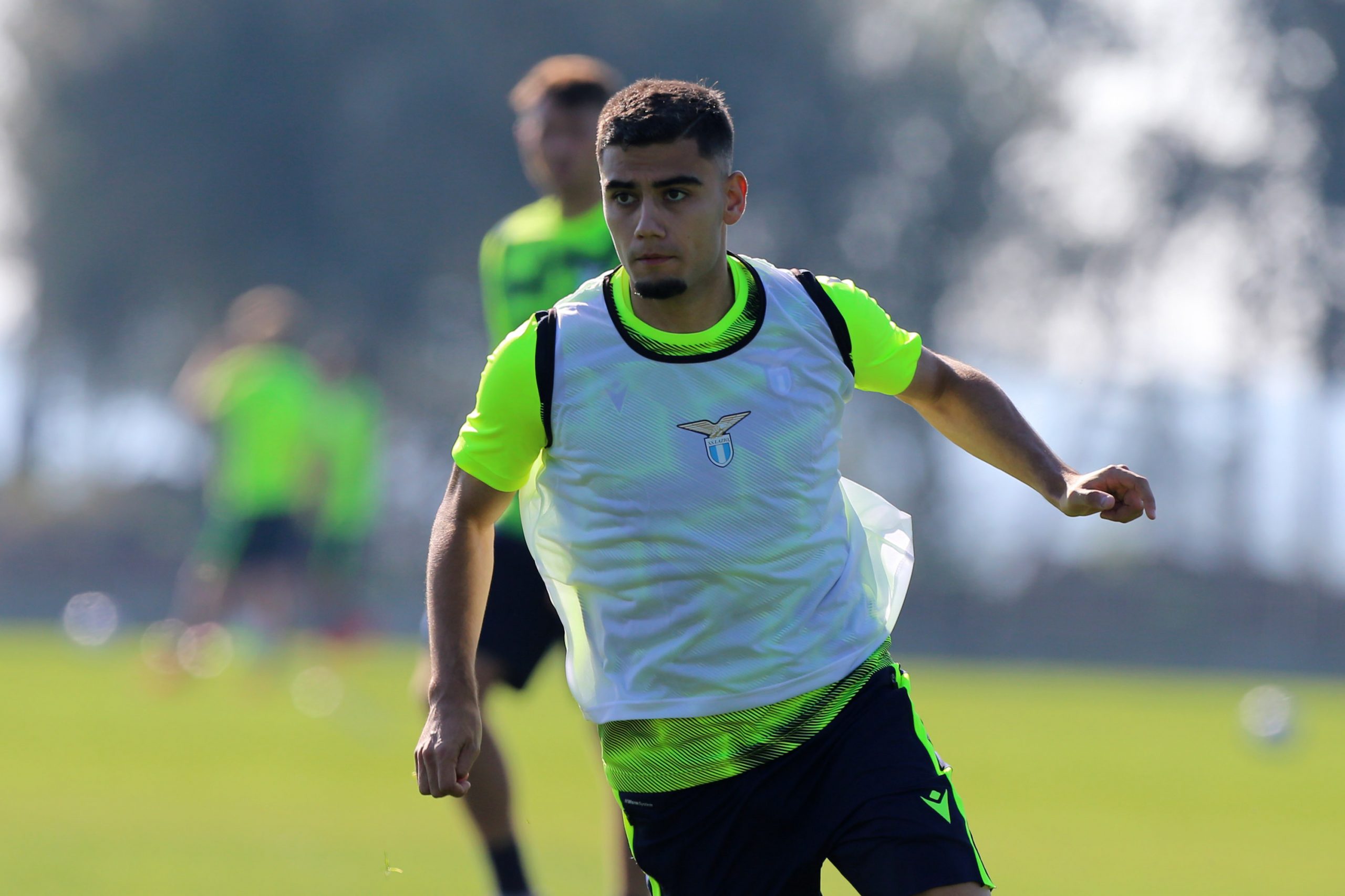 Manchester United midfielder Andreas Pereira is considering terminating loan spell at Lazio.