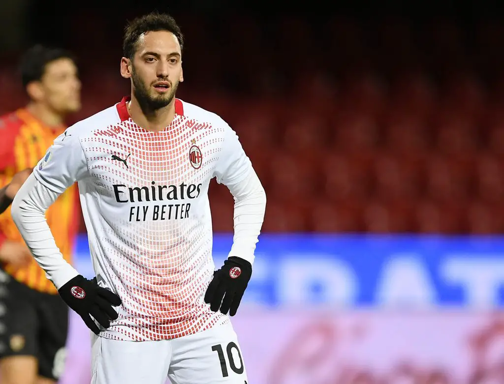Manchester United have suffered a major blow in their pursuit of AC Milan midfielder Hakan Calhanoglu.