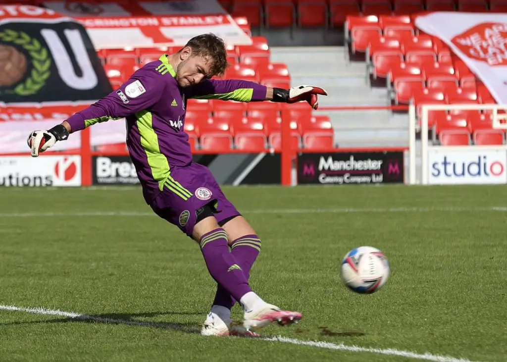 According to an interesting transfer news piece from The Sun, Manchester United have been keeping tabs on Accrington Stanley goalkeeper Toby Savin.