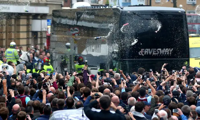 Manchester United foil attempt by Leeds United fans to attack team bus