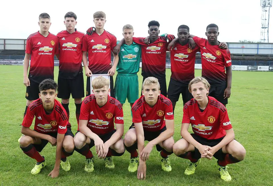 Zidane Iqbal and Charlie Savage pen professional terms at Manchester United