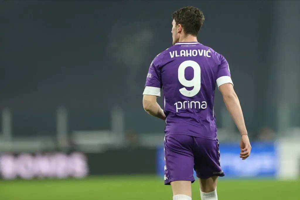 Fiorentina is pulling out all stops to keep hold of striker Dusan Vlahovic amidst interest from Manchester United and Liverpool.