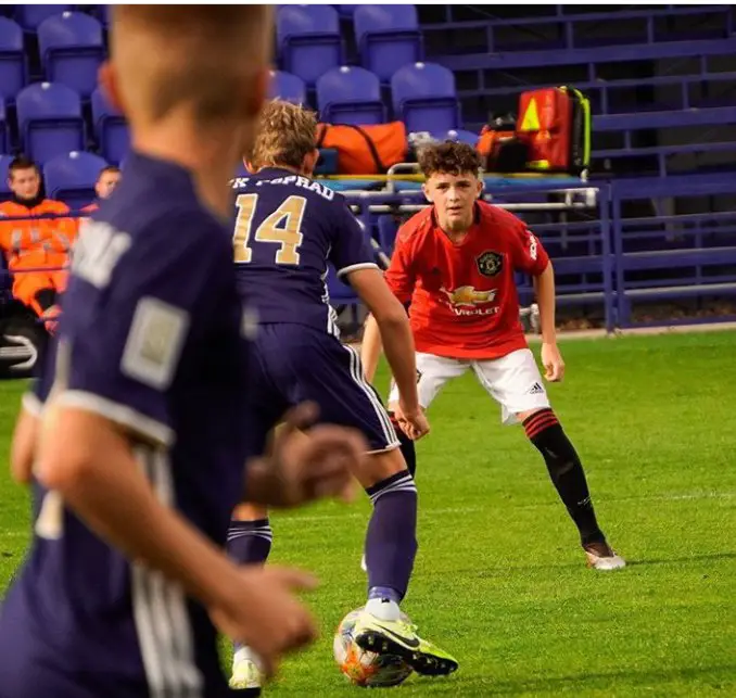 Manchester United youngster Charlie Veevers signs with Swansea City