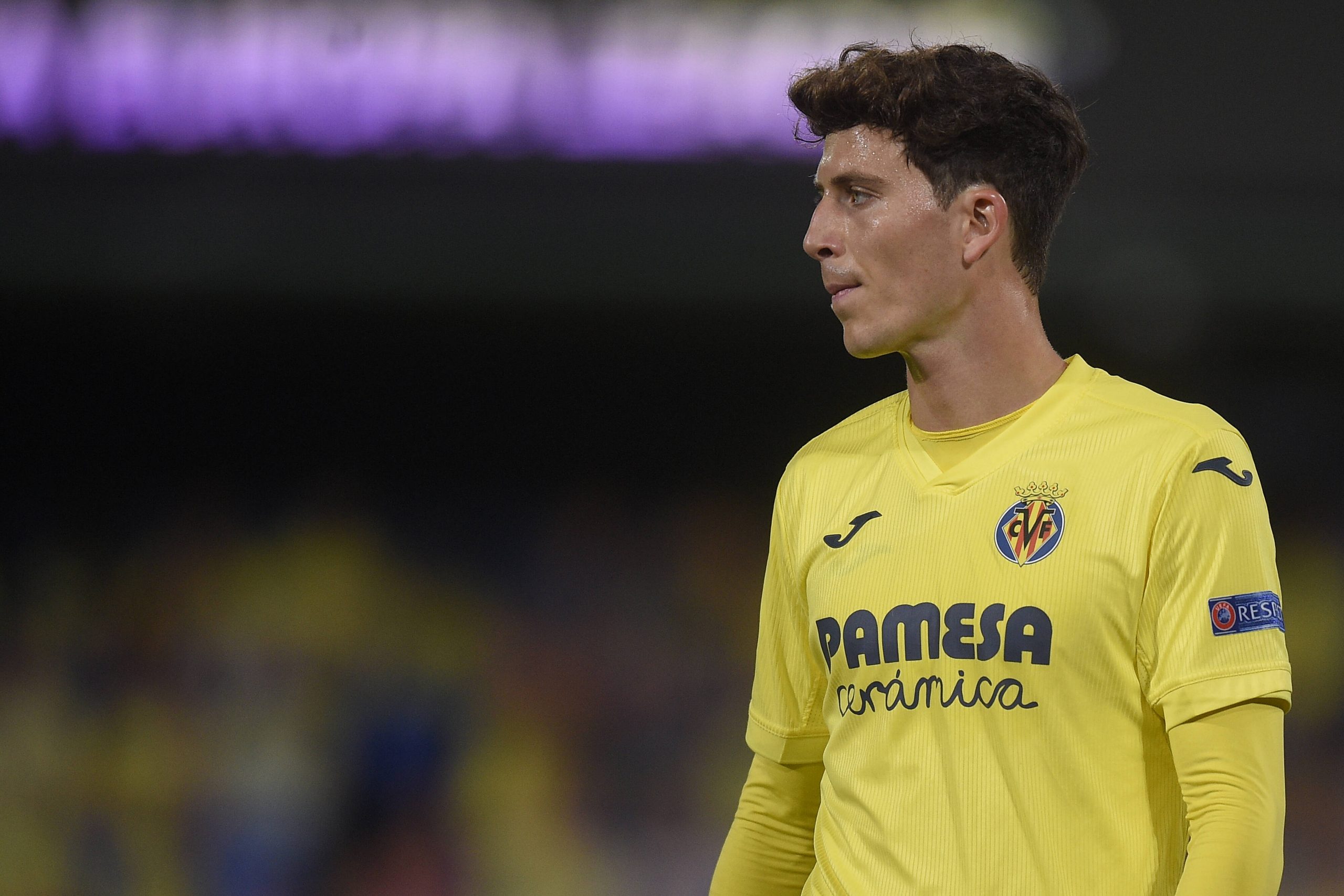 Pau Torres against Dinamo Zagreb for Villarreal.