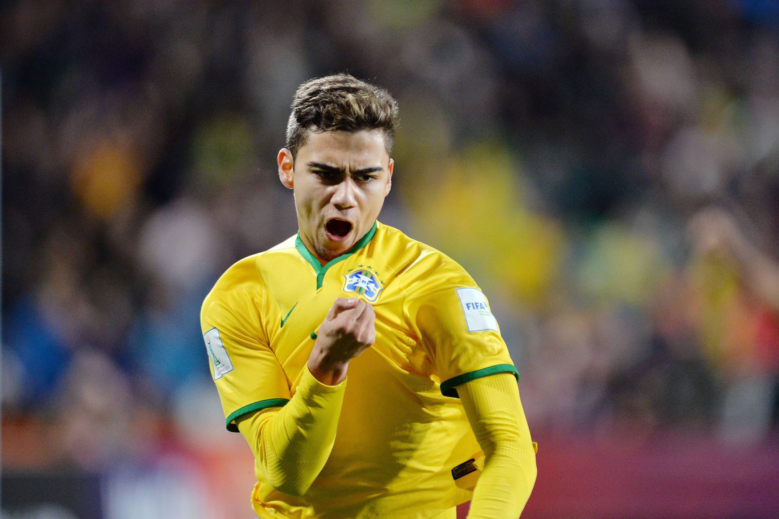 Manchester United agree £12m deal with Flamengo for Andreas Pereira.