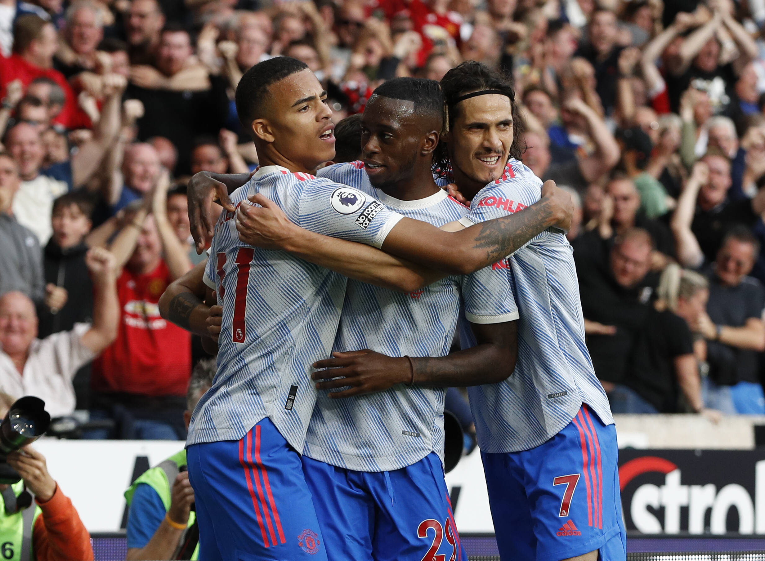 Manchester United players celebrate scoring a goal against Wolves.