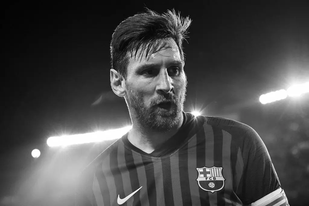 Duncan Castles has revealed that Manchester United could consider making a late punt to pip Paris Saint-Germain to the signing of Lionel Messi.