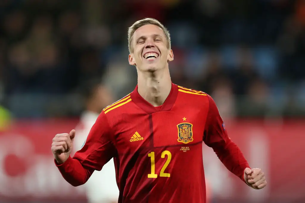 Manchester United are ready to sign RB Leipzig star Dani Olmo if his move to Barcelona fails .