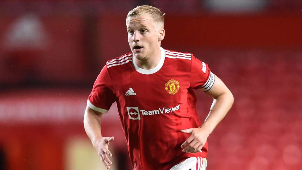 Transfer News: Manchester United star Donny van de Beek is ‘not pushing’ to leave the club.