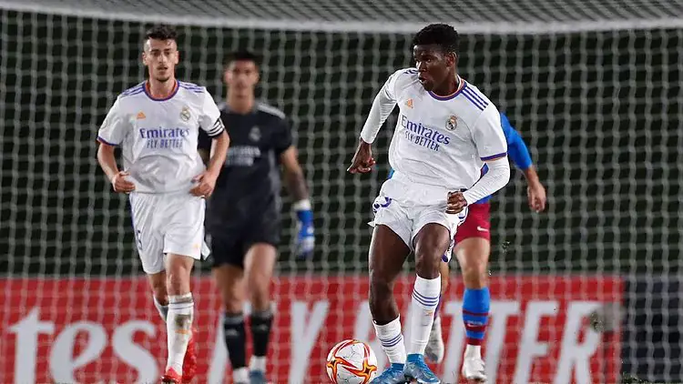 The young defender has already made six appearances for the U-19 Real Madrid side this season. (Twitter/ Los Madridistas)