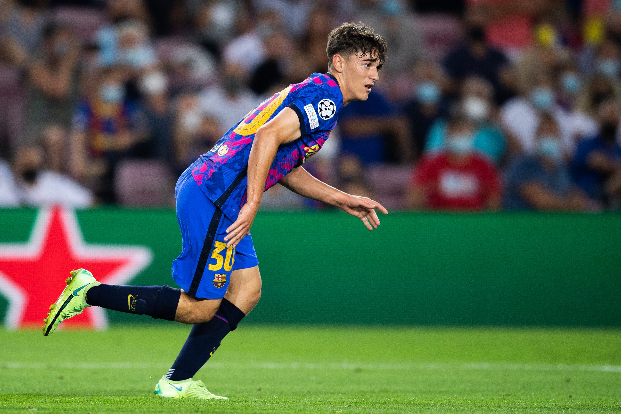 Barcelona prodigy Gavi set to agree new contract amidst interest from Manchester United.