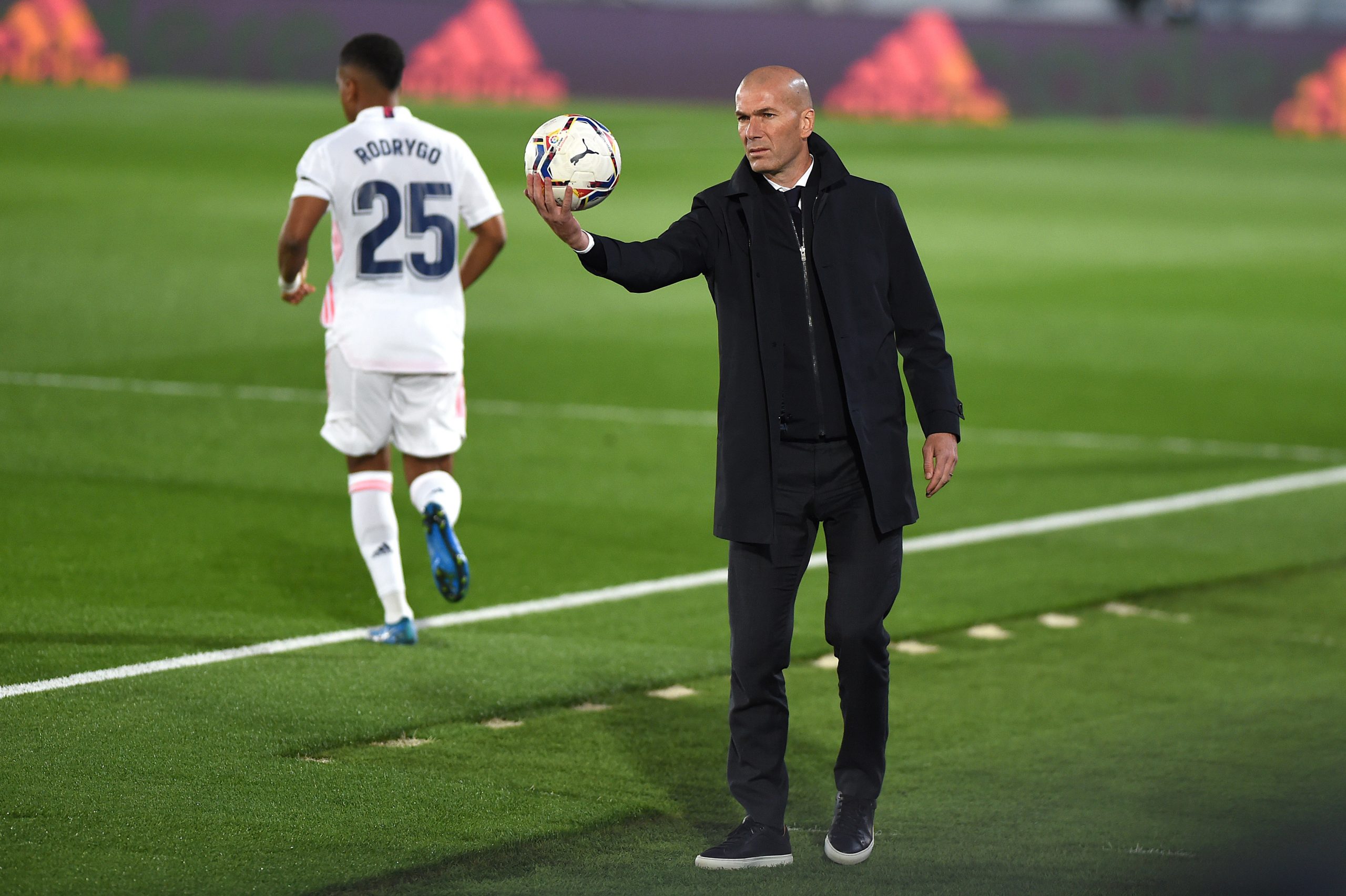 Zinedine Zidane is open to joining Manchester United but his wife, Veronique, is opposed to the move.