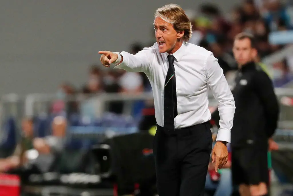 Roberto Mancini emerges as a candidate for the Manchester United permanent manager's role.