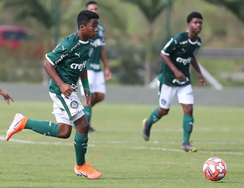 Manchester United dealt a blow in their transfer pursuit of Palmeiras starlet Endrick.
