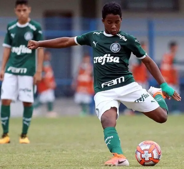 Manchester United dealt a blow in their transfer pursuit of Palmeiras starlet Endrick.