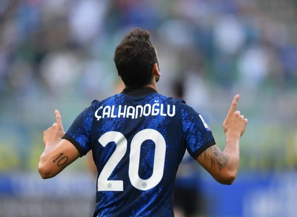 Manchester United are interested in Inter Milan midfielder Hakan Calhanoglu.