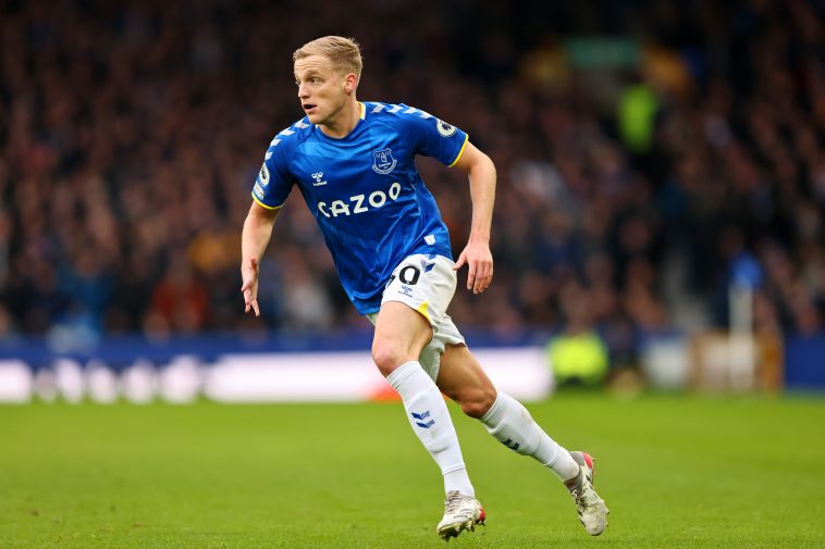 Manchester United loanee Donny van de Beek pushing for permanent transfer to Everton.