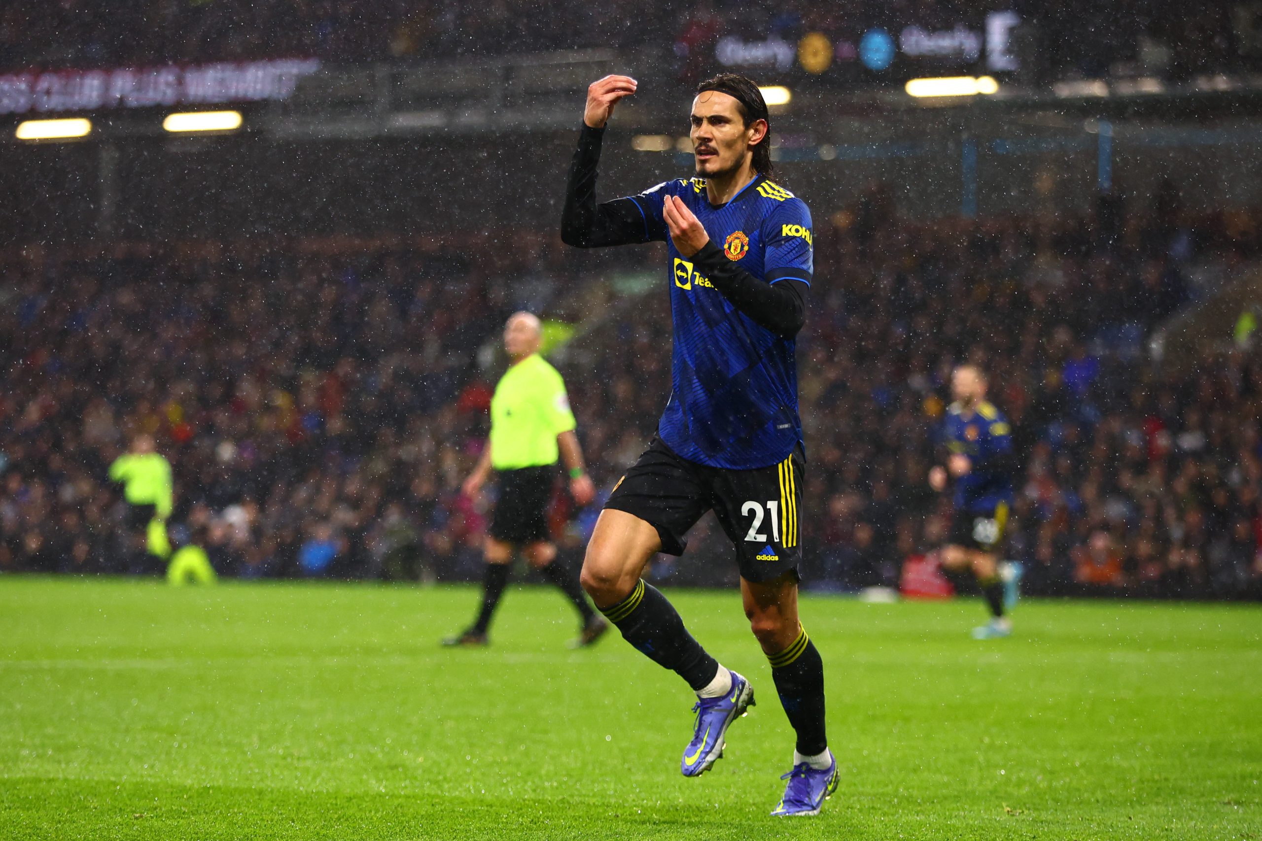 Edinson Cavani of Manchester United in action against Burnley. (Photo by Clive Brunskill/Getty Images)