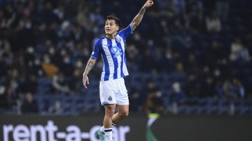 Otavio in action for FC Porto.