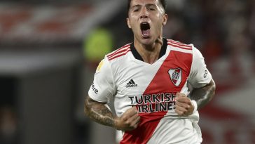 Manchester United set to make move for River Plate midfielder Enzo Fernandez amidst Real Madrid interest.