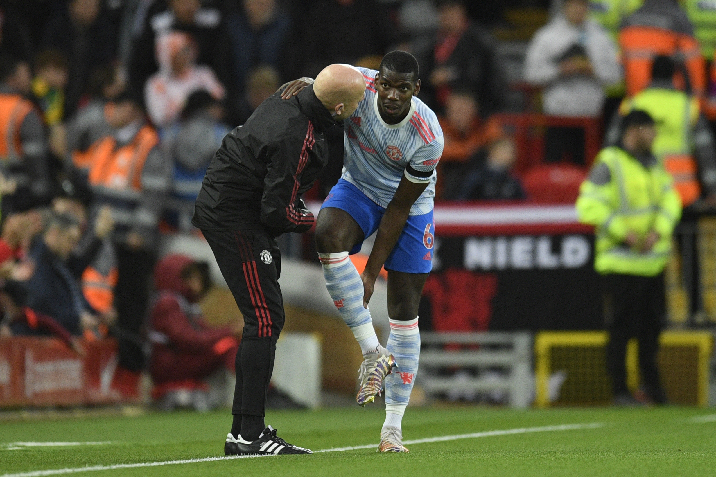 Paul Pogba was injured against Liverpool. (Photo by OLI SCARFF/AFP via Getty Images)