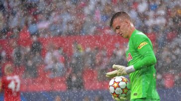 Salzburg's Swiss goalkeeper Philipp Kohn eyed by Manchester United.(Photo by CRISTINA QUICLER/AFP via Getty Images)