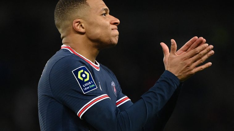 Manchester United urged to sign PSG star Kylian Mbappe. (Photo by FRANCK FIFE/AFP via Getty Images)
