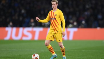 Manchester United inform Barcelona that they are not prepared to meet the asking price set for midfielder Frenkie de Jong.