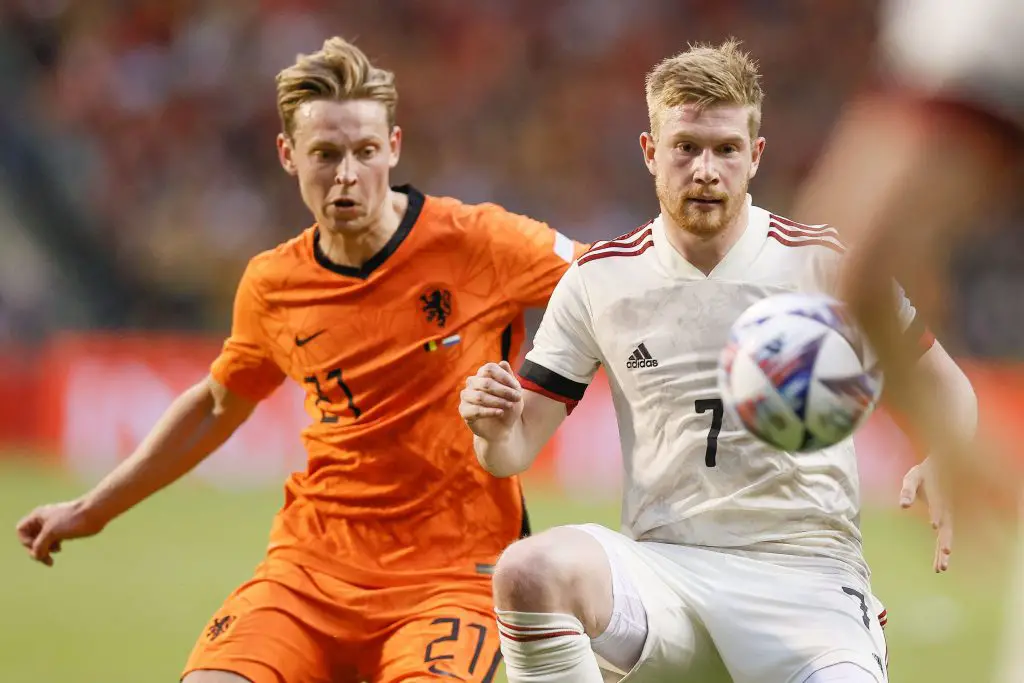 Man United could present Barcelona star Frenkie de Jong as their new signing this weekend.