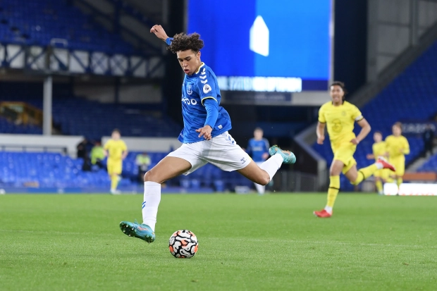 Manchester United set to lose out on Everton prodigy Emilio Lawrence to Man City. (Photo via The Sun, Credit: Getty Images)