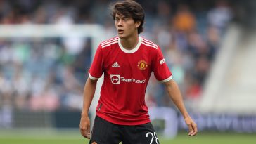 Manchester United 'want to keep' Facundo Pellistri at the club amidst links of loan move.