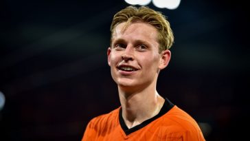 Manchester United to try one last time to sign Frenkie de Jong from Barcelona this transfer window