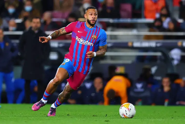 Barcelona forward Memphis Depay decided to stay and fight amidst interest from Manchester United.