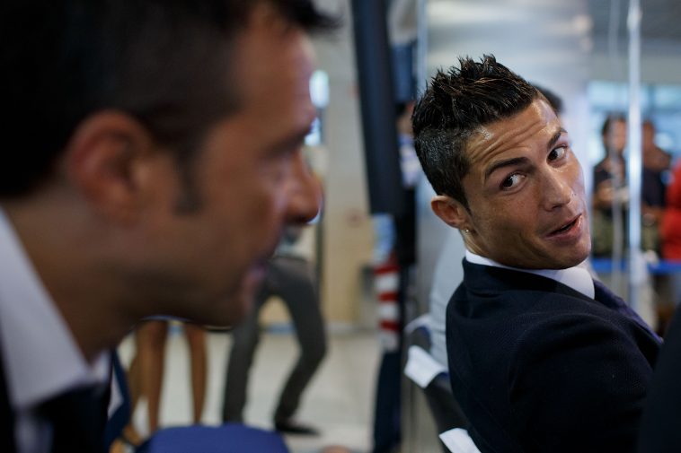Cristiano Ronaldo (R) speaks with agent, Jorge Mendes. (Photo by Gonzalo Arroyo Moreno/Getty Images)
