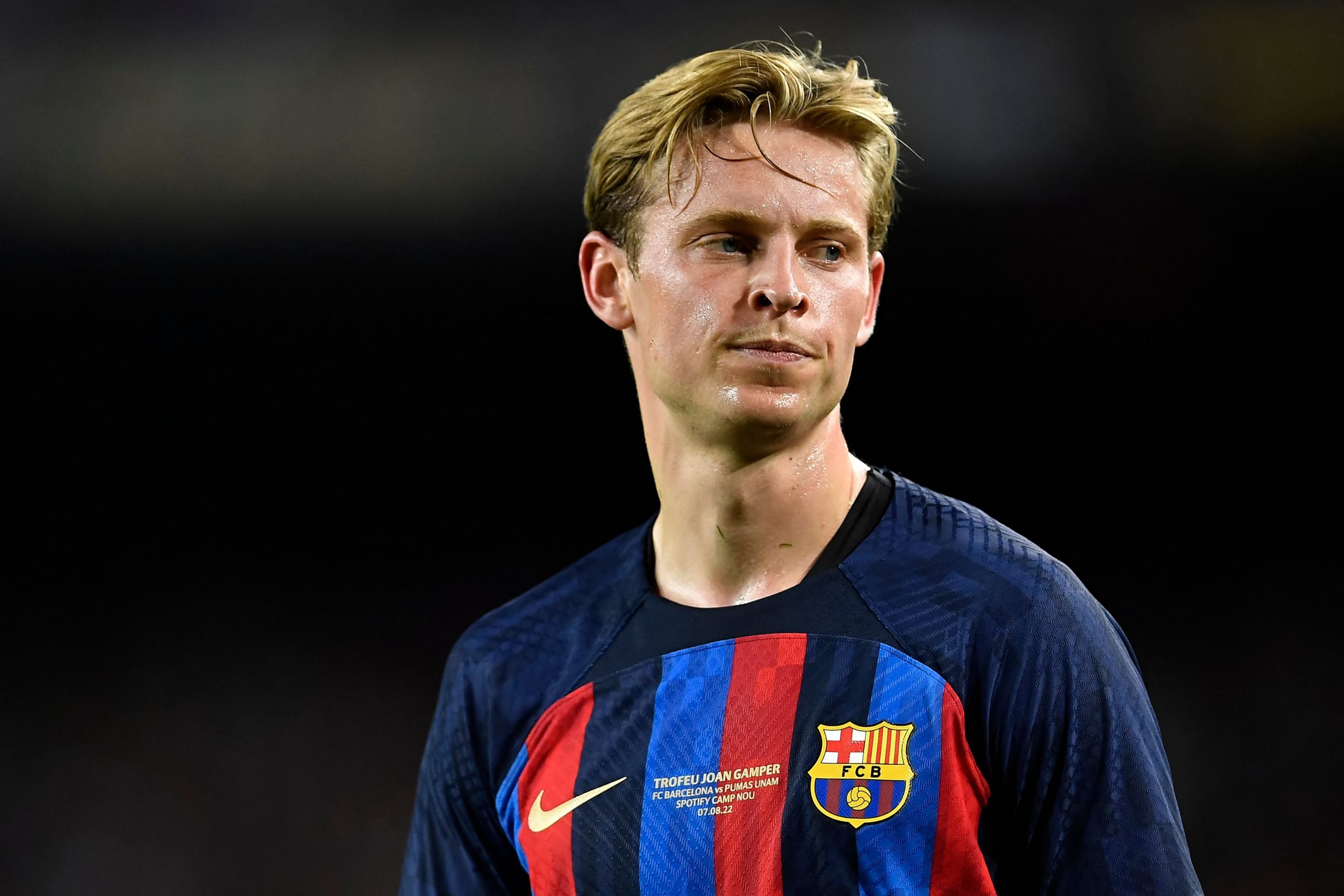 Frenkie De Jong is relecutant  to come to Manchester United. (Photo by PAU BARRENA/AFP via Getty Images)