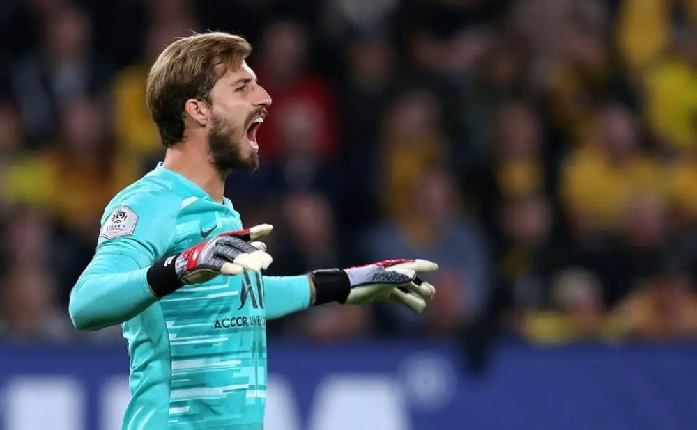 Kevin Trapp guaranteed game time if he moves to Manchester United.