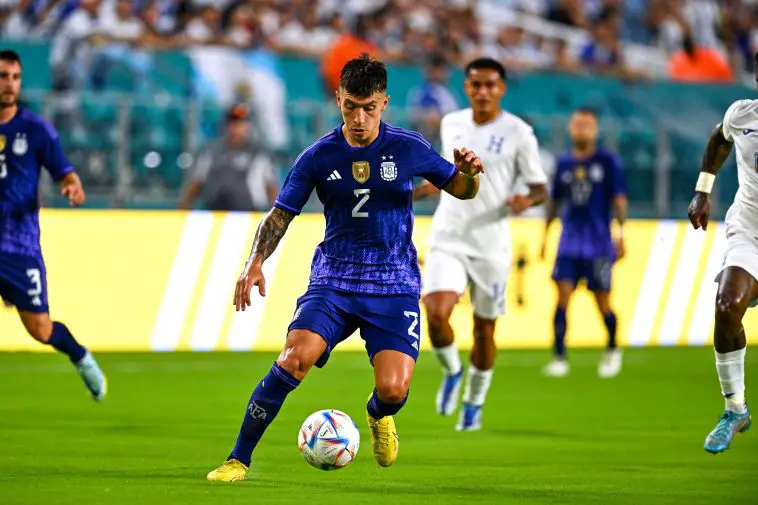 Lisandro Martinez in action for Argentina.