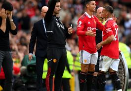 Antony and Cristiano Ronaldo for Manchester United as Mikel Arteta, manager of Arsenal, looks on. (Photo by Shaun Botterill/Getty Images)