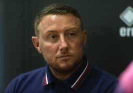 Northampton Town unveil former Leeds United goalkeeper, Paddy Kenny, as new signing.