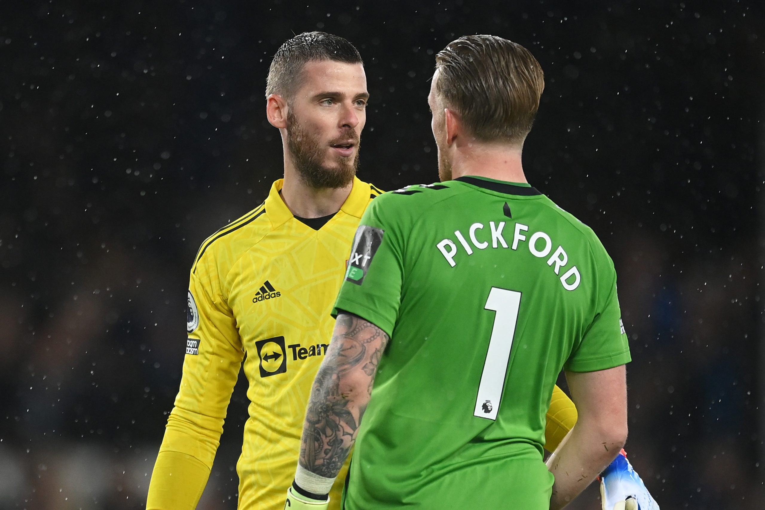 David De Gea of Manchester United embraces Jordan Pickford of Everton after a league game in October 2022. (Photo by Michael Regan/Getty Images)