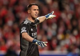 Manchester United reach verbal agreement with SL Benfica shot-stopper Odysseas Vlachodimos .